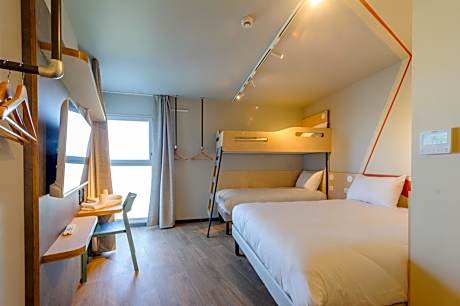 Family Room with One Double and Two Twin Beds