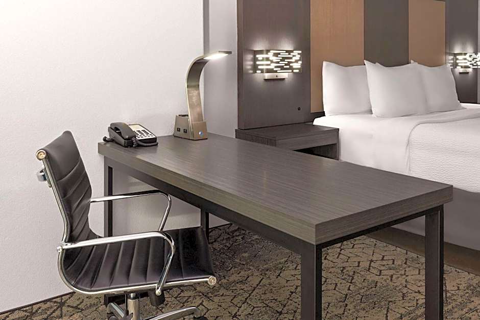 La Quinta Inn & Suites by Wyndham Mcalester