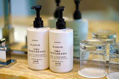 Deluxe King Room with City View