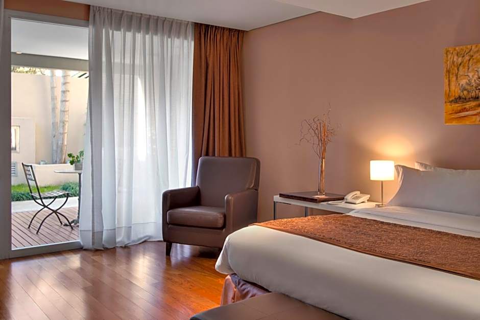 San Isidro Plaza Hotel