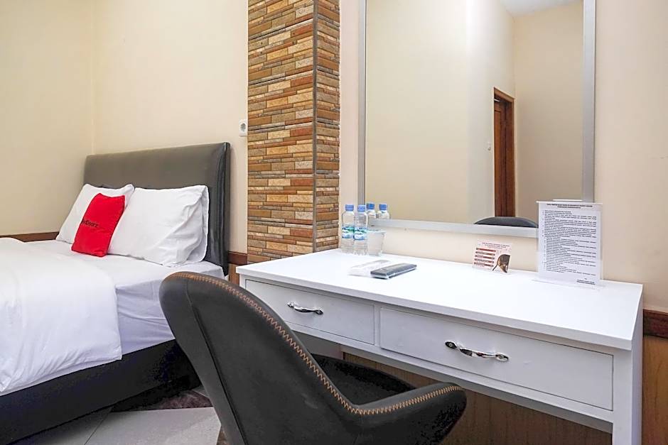 RedDoorz Syariah near Kampus UNSOED Purwokerto