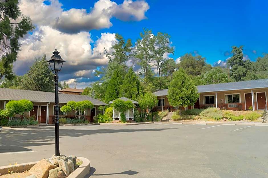 Mariposa Lodge