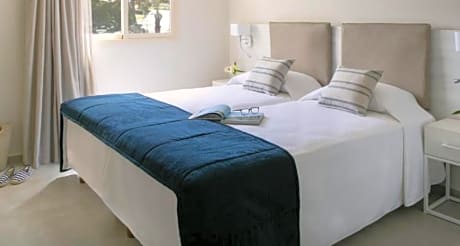 suite side sea view one bedroom