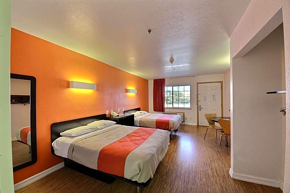 Motel 6-Edinburg, TX