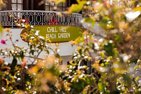 Ericeira Chill Hill Hostel & Private Rooms - Peach Garden