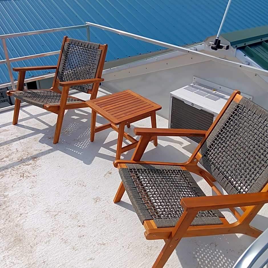 Aqua Lodges At Hurricane Hole Marina