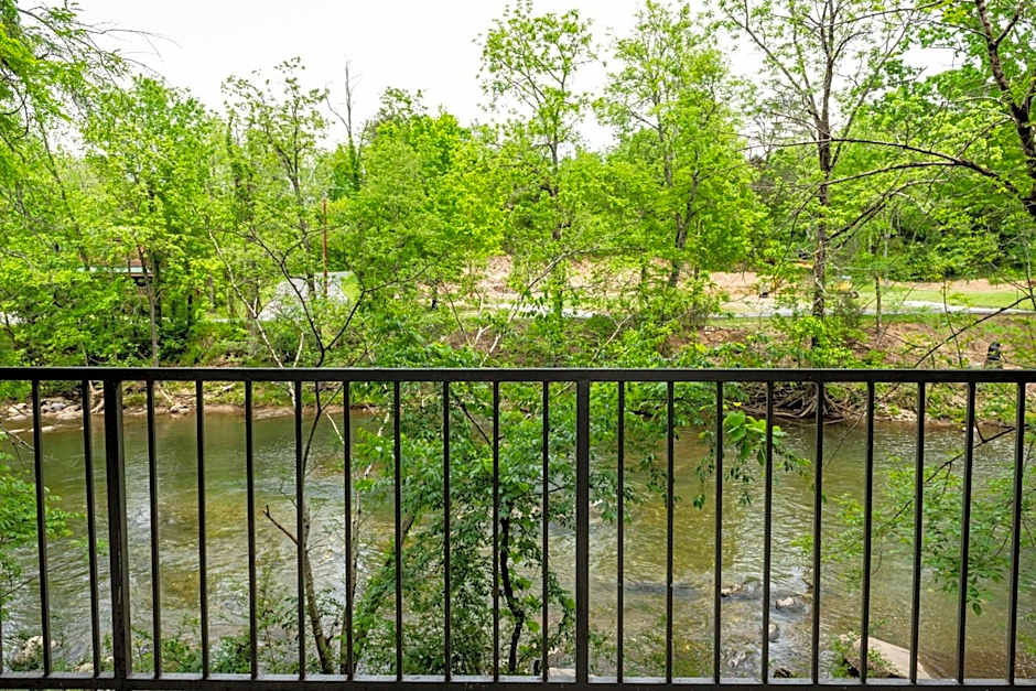 Twin Mountain Inn & Suites