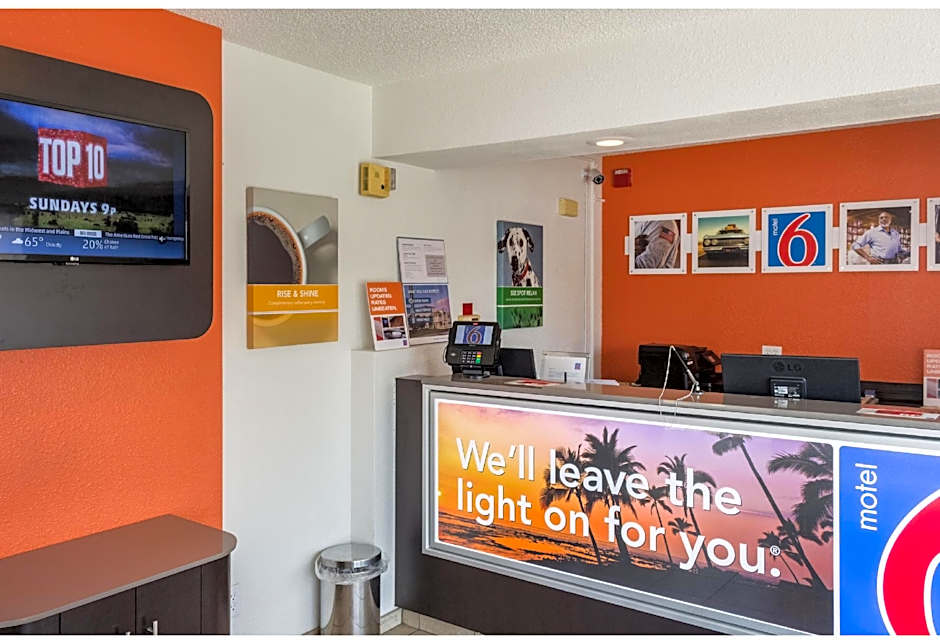 Motel 6-Bakersfield, CA - Convention Center