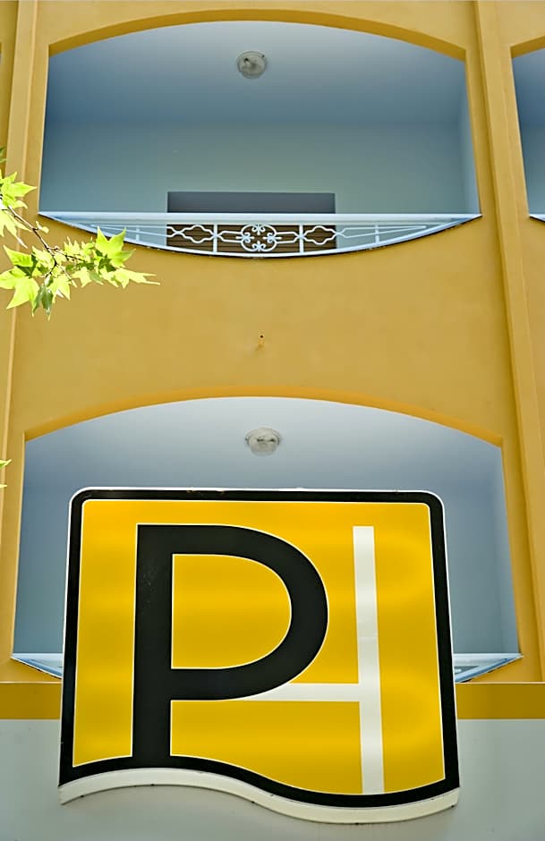 Parador Hotel Residence