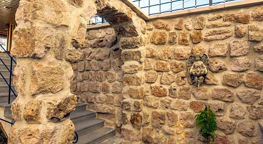 Foremanson Cave Hotel