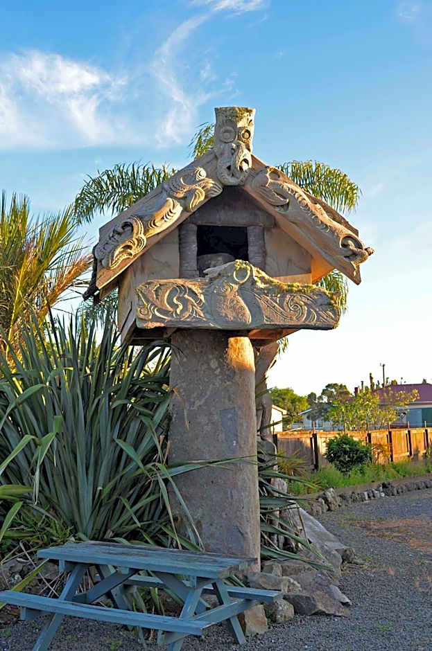 Beachcomber Lodge & Backpacker