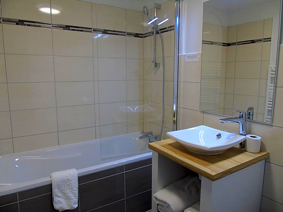 LOGIS Hotel Restaurant Auberge Du Cheval Blanc