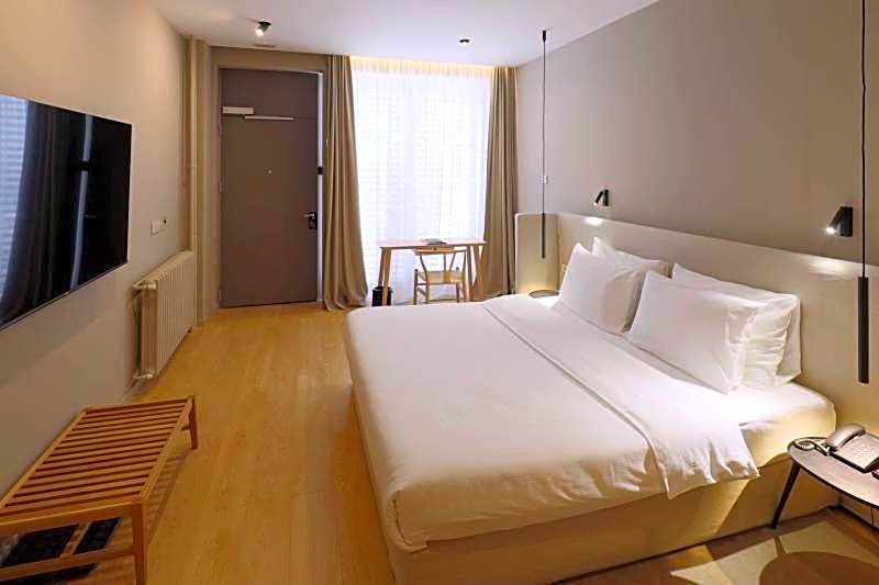 Adresa Suites