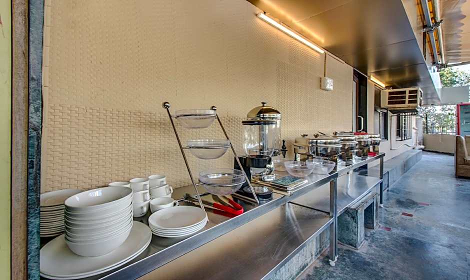 Treebo Cruz Royale Santacruz West