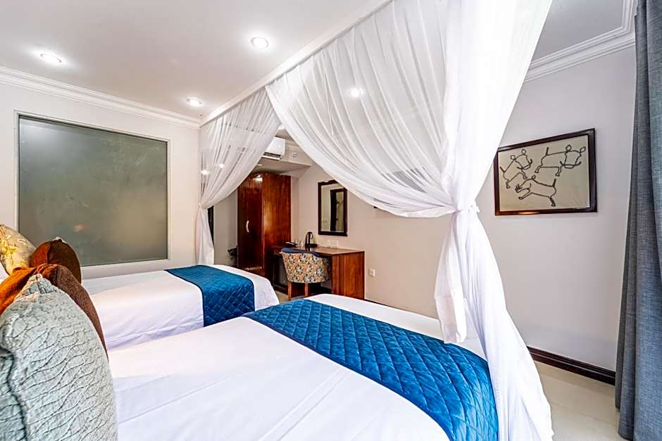 Azambezi River Lodge