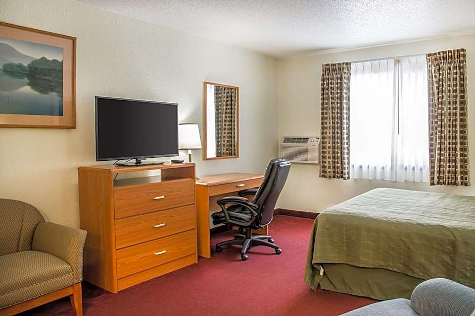 Hudson Inn & Suites