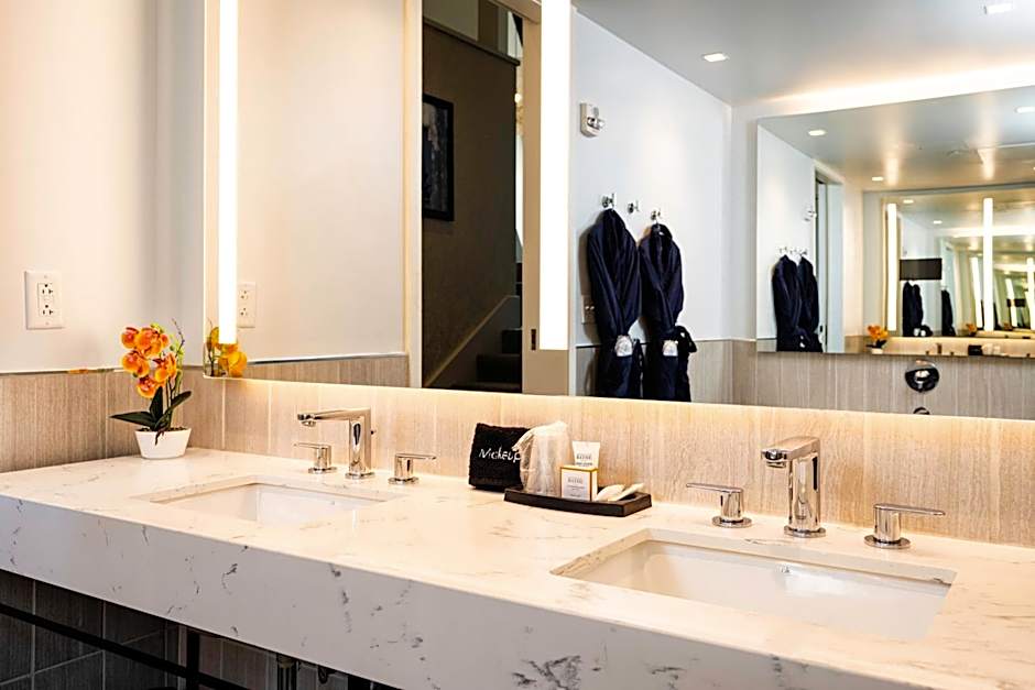 The Richardson Hotel