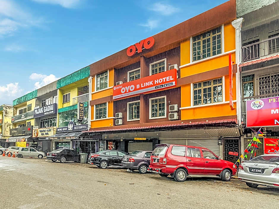 OYO 89703 B Link Hotel