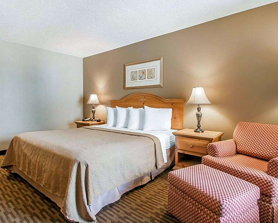Quality Inn US65 & E Battlefield Rd Springfield