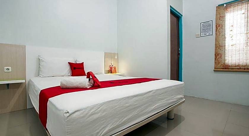 RedDoorz Syariah @ Kartohardjo Madiun