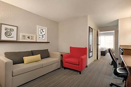 One-Bedroom King Suite - Non-Smoking