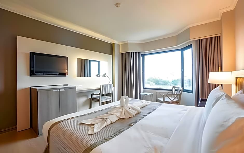 Grand Riverside Hotel