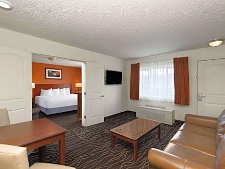 Two-Bedroom Suite with Sofa Bed and Courtyard View - Non-Smoking