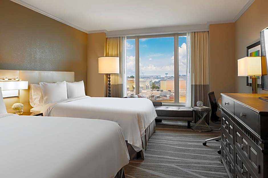 Renaissance by Marriott Tampa International Plaza Hotel