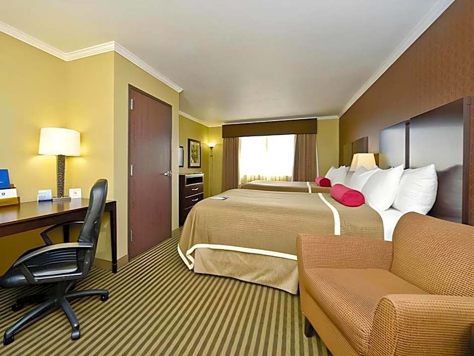 Best Western Plus Olathe Hotel & Suites