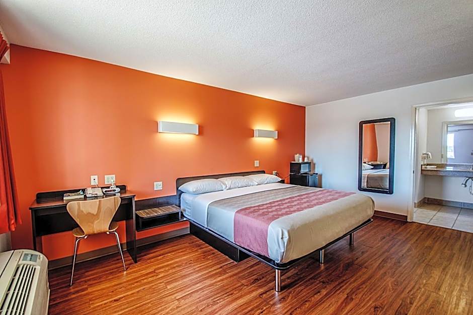 Motel 6-Martinsburg, WV