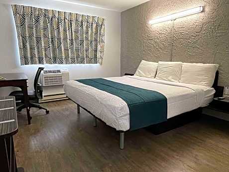 Queen Room - Disability Access - Non-Smoking