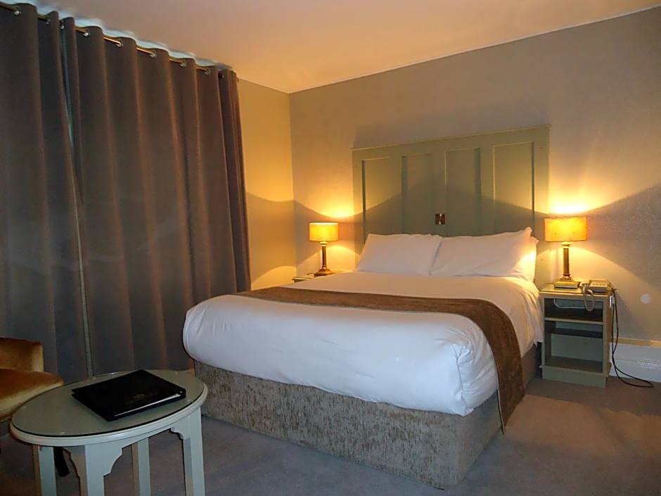 Templemore Arms Hotel