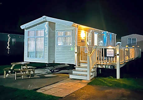 Calypso Hot Tub Breaks Tattershall Lakes Pet Friendly