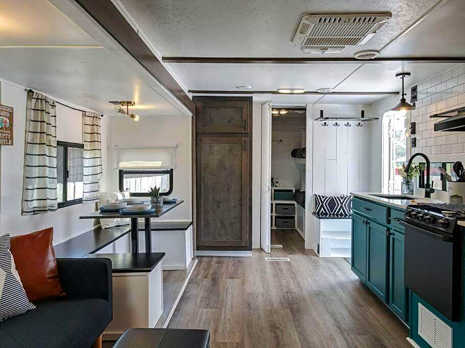 Wildflower Wanderlust-Glamping st 1885 Farms