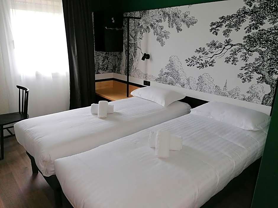 Photo 1 of 2 of Standard 2 Beds