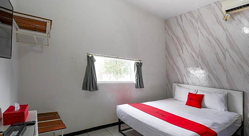RedDoorz near Alun - Alun Magetan