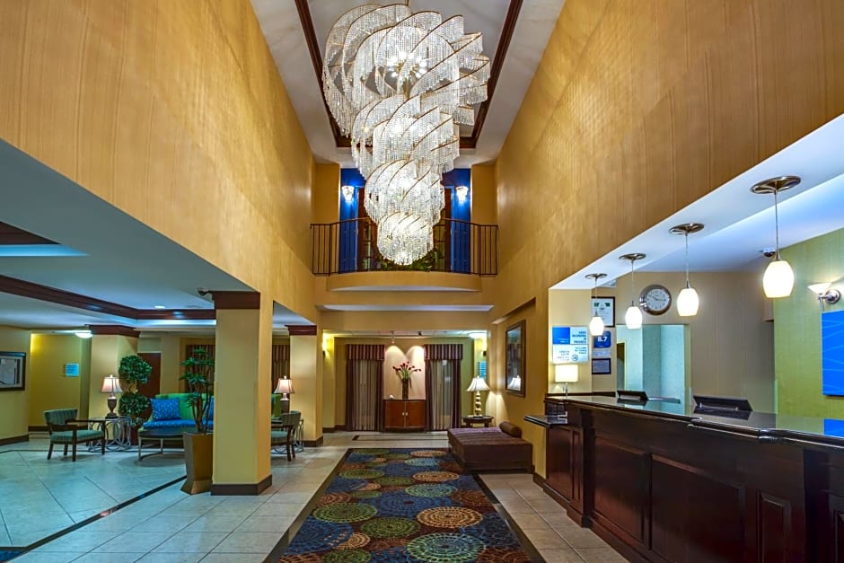Holiday Inn Express Tower Center New Brunswick By IHG
