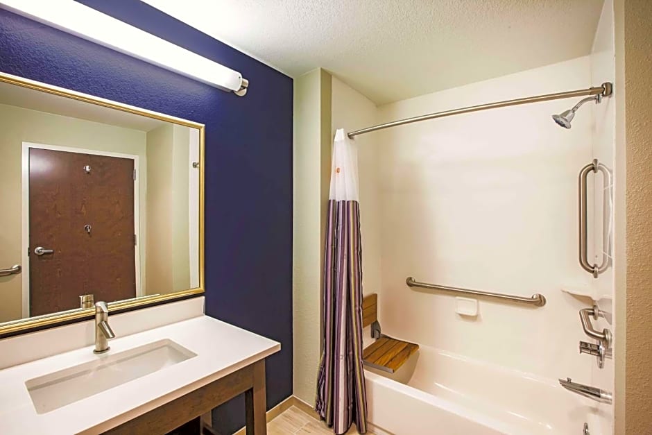 La Quinta Inn & Suites by Wyndham Wichita Northeast