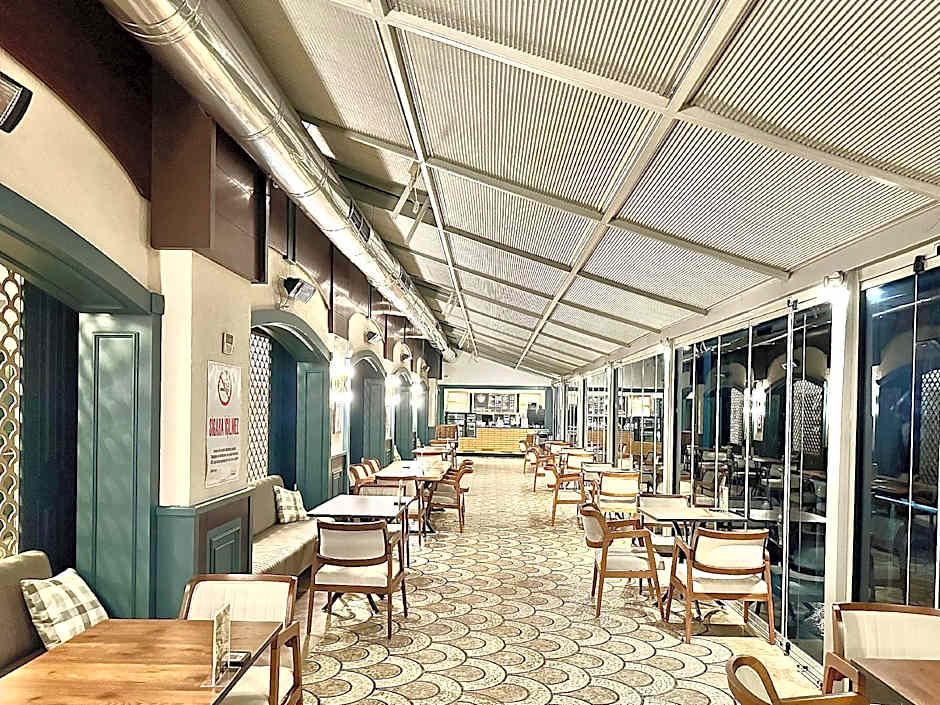 Charisma De Luxe Hotel