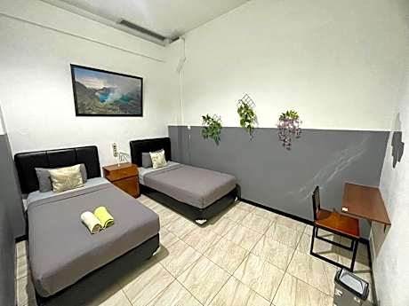 Budget Twin Room with Fan