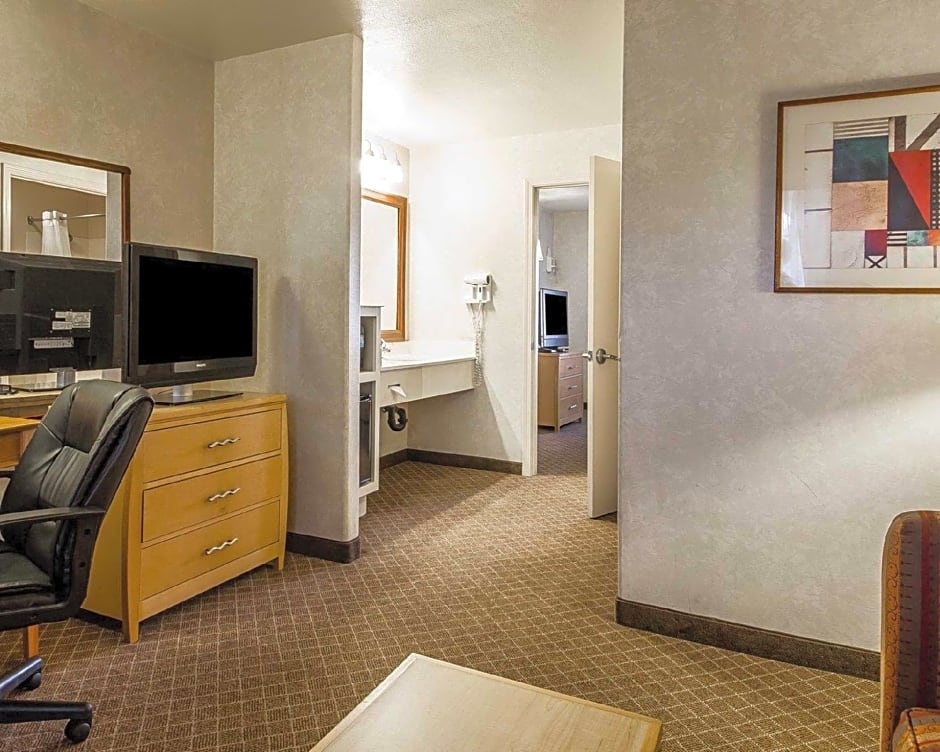 Quality Inn & Suites Lathrop