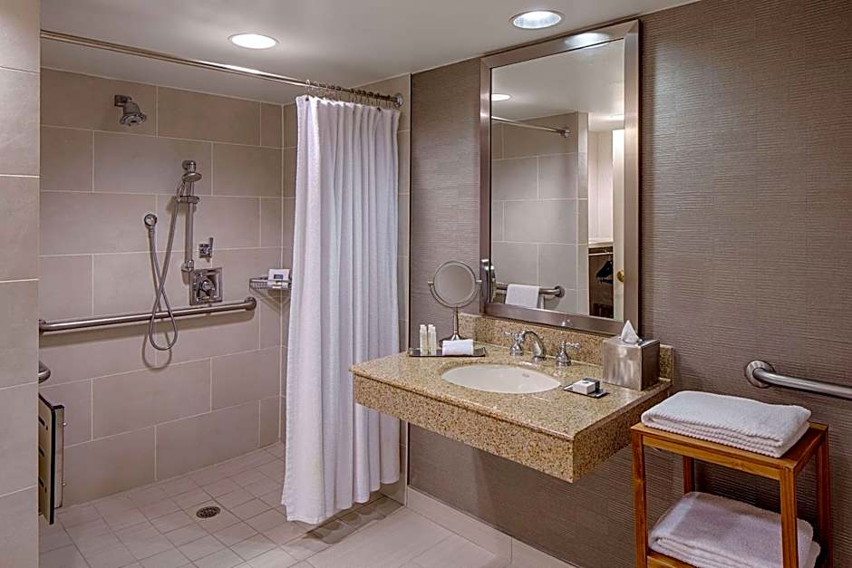 DoubleTree By Hilton Houston Greenway Plaza
