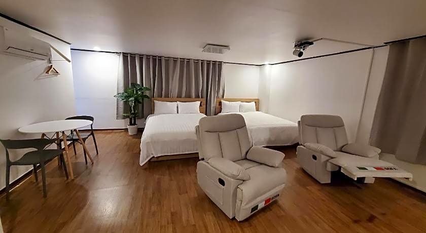 The Oakra Hotel