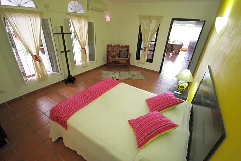 La Iguana Vallarta LGBT Experience - Romantic Zone