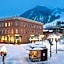Independence Square 310, Chic, Remodeled Studio w/ Great Location in Aspen, A/C, & Kitchenette
