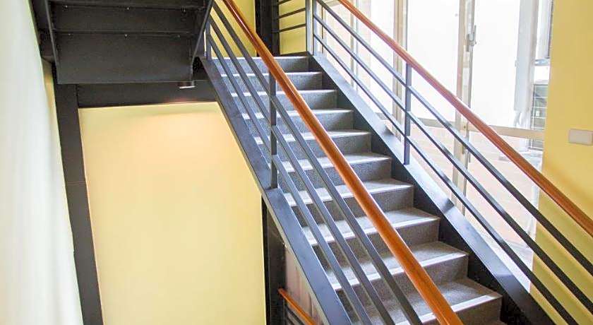 Douzi Hotel Taoyuan Airport Metro THSR A17