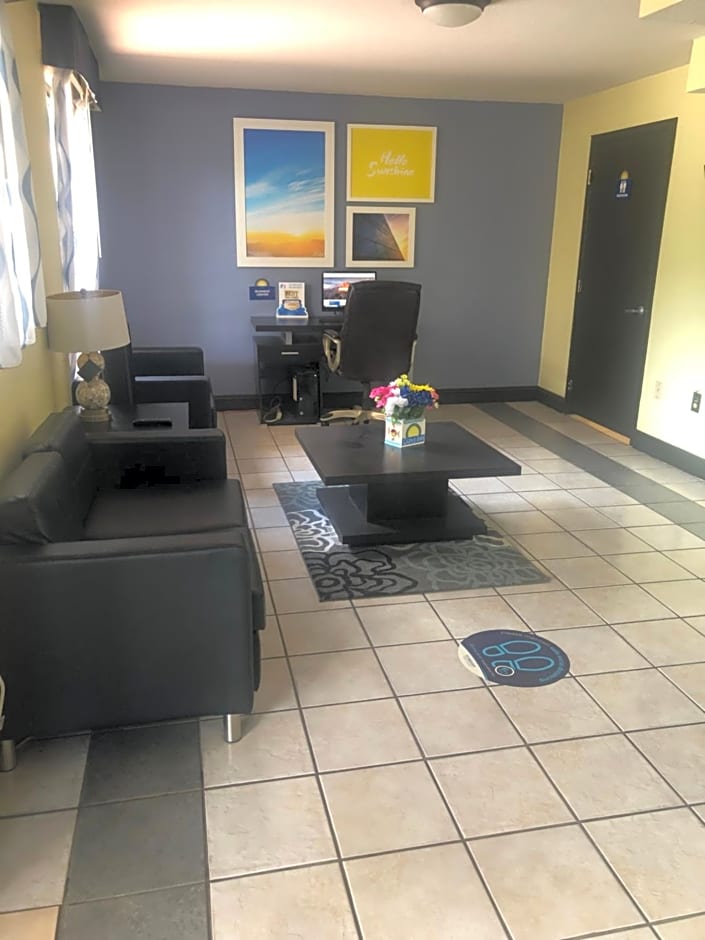 Days Inn by Wyndham Lake City I-10