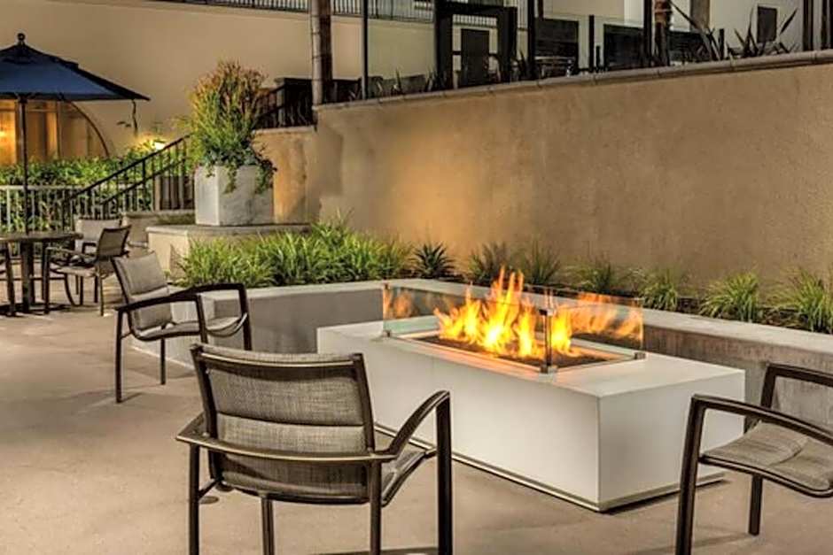 Cozy 2 Bedroom 2 Bathroom Condo with Pool, Gym, Spa