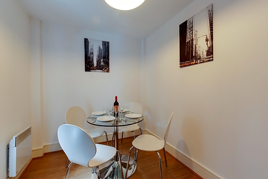 Base Serviced Apartments - Cumberland Street