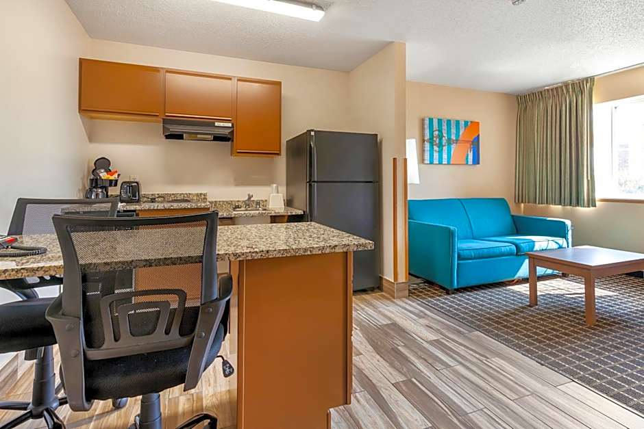 MainStay Suites Dubuque at Hwy 20